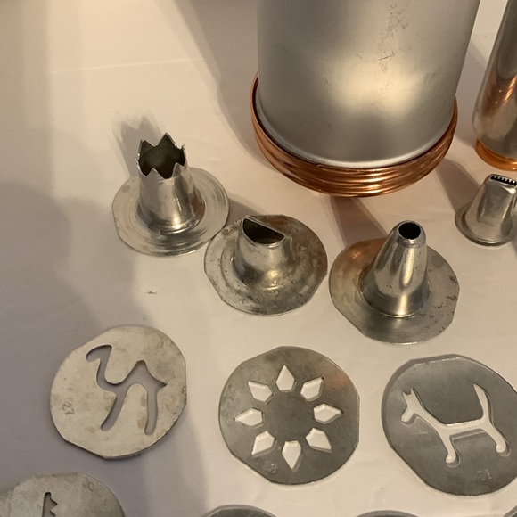 MIRRO, Vintage cookie press AND cookie/ cake decorator. SUPER CLEAN 🍪💖🍪💖 - Picture 3 of 8